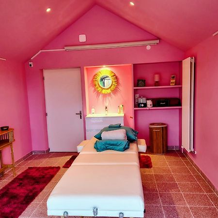 Le Spa Est Dans Le Pre Trigueres Luaran gambar