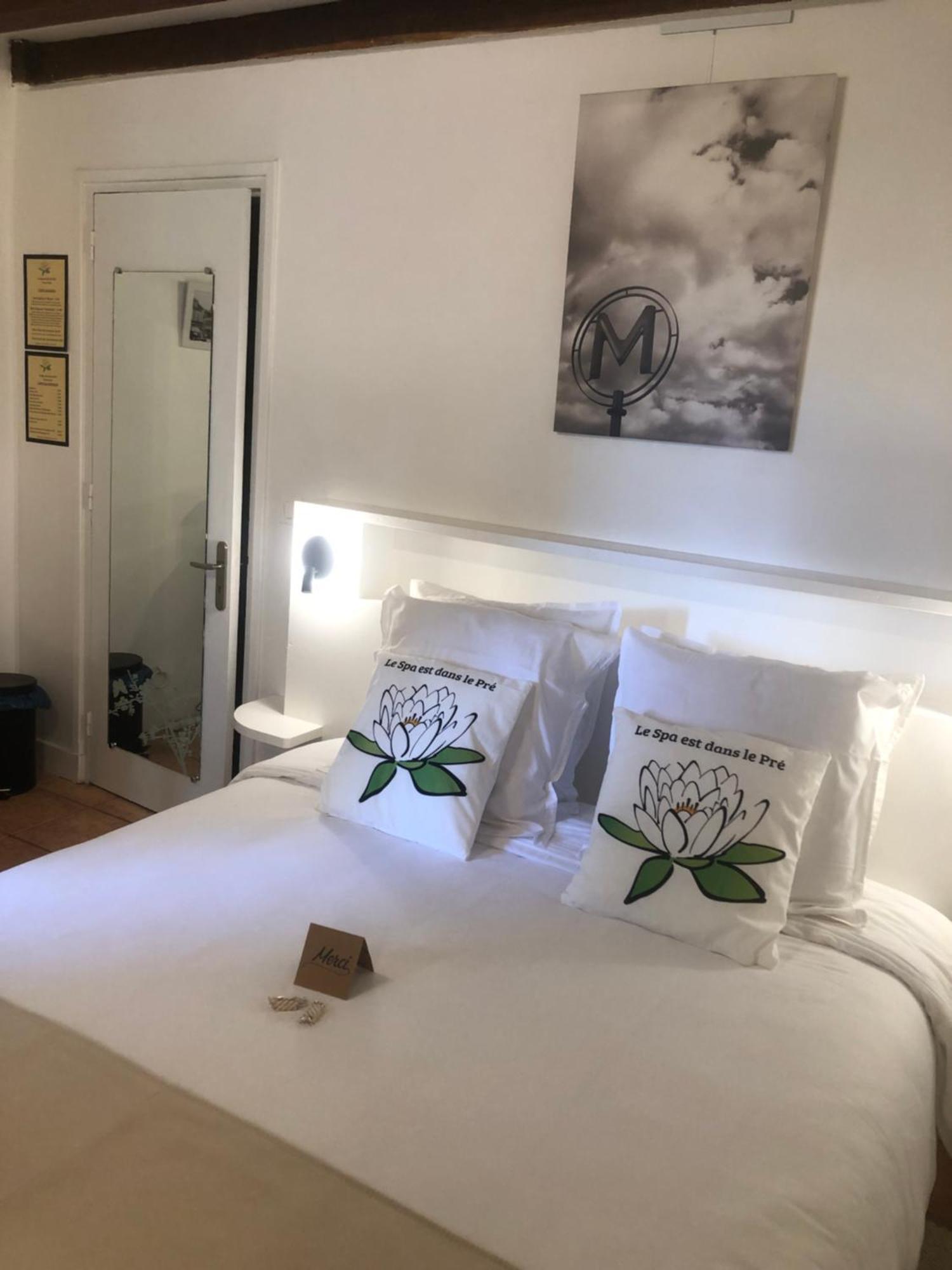 Le Spa Est Dans Le Pre Trigueres Luaran gambar