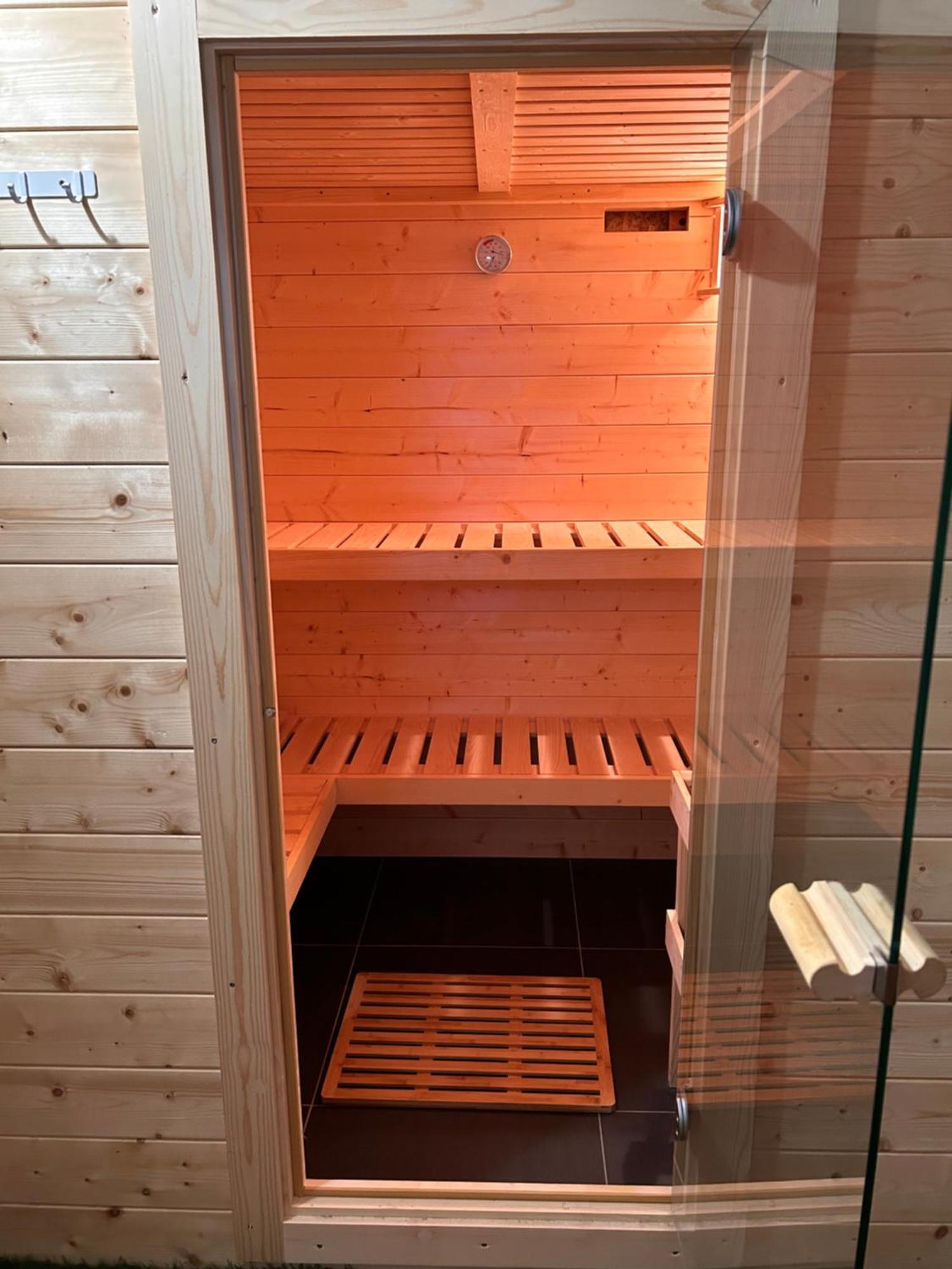Le Spa Est Dans Le Pre Trigueres Luaran gambar