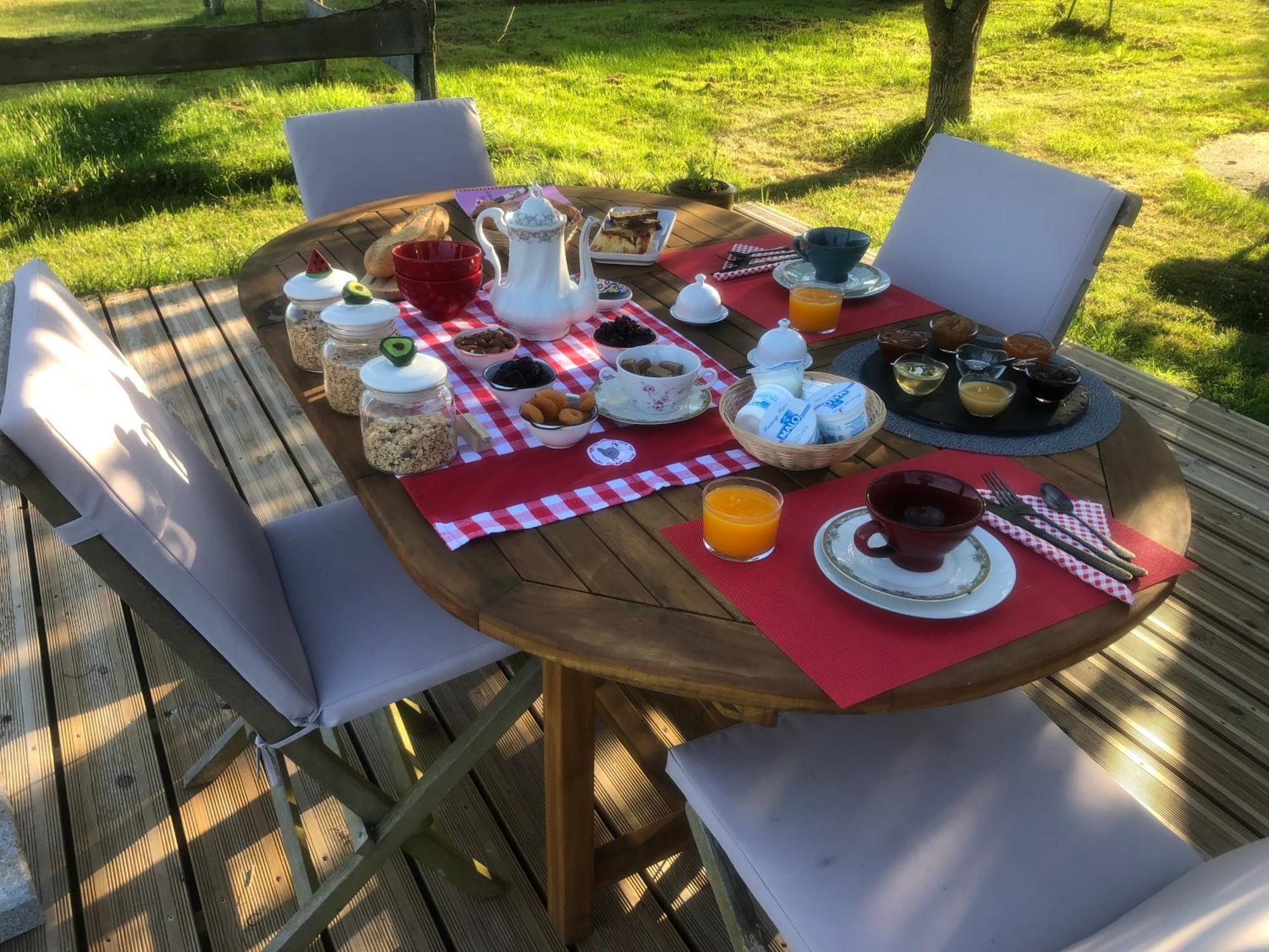 Le Spa Est Dans Le Pre Trigueres Luaran gambar