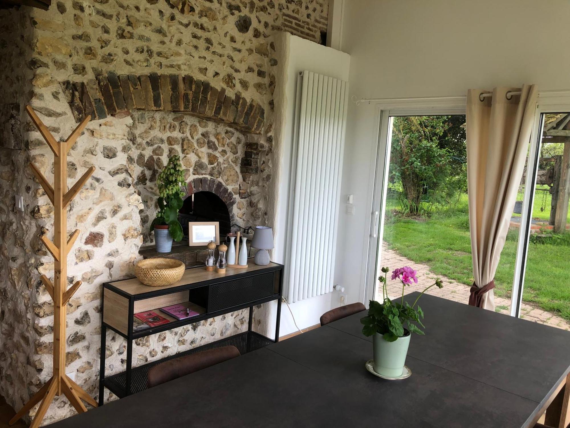 Le Spa Est Dans Le Pre Trigueres Luaran gambar