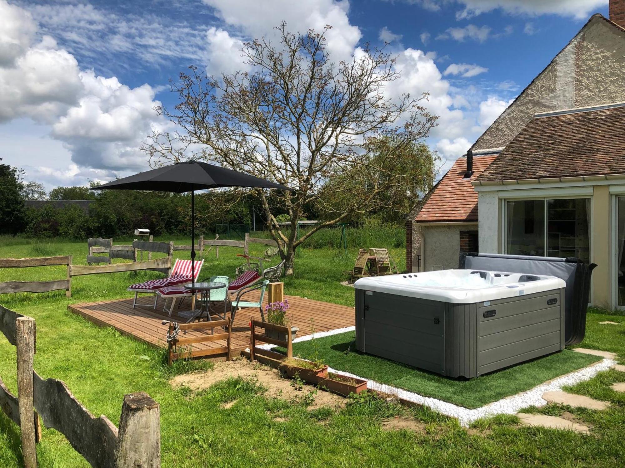 Le Spa Est Dans Le Pre Trigueres Luaran gambar