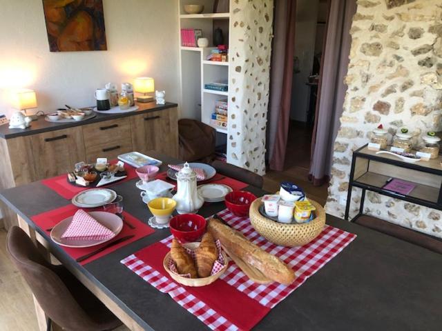 Le Spa Est Dans Le Pre Trigueres Luaran gambar