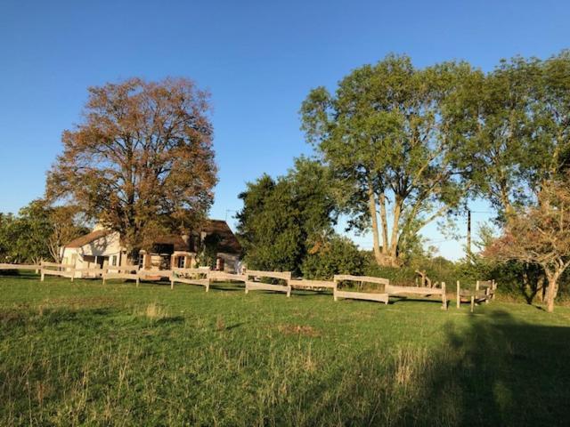 Le Spa Est Dans Le Pre Trigueres Luaran gambar