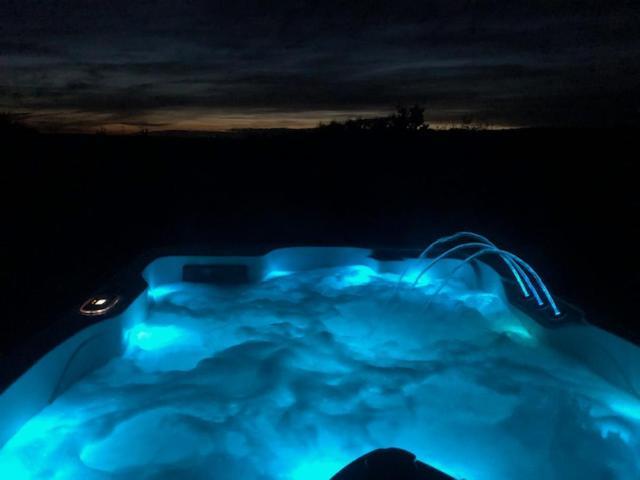 Le Spa Est Dans Le Pre Trigueres Luaran gambar